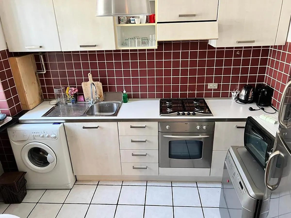 Lovely 1 Bdr Apartment In Paolo Sarpi Milán 0*,  Italia